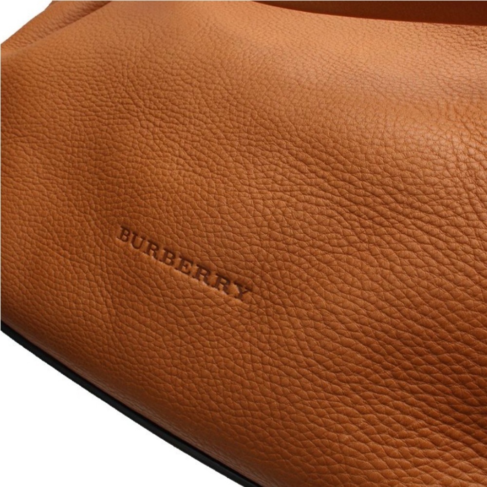 Burberry Brown Shoulder Bag with Sleek Design - Picture 6 of 7
